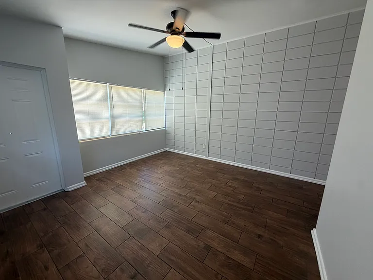 1720 Miller Ave — Photo 5
