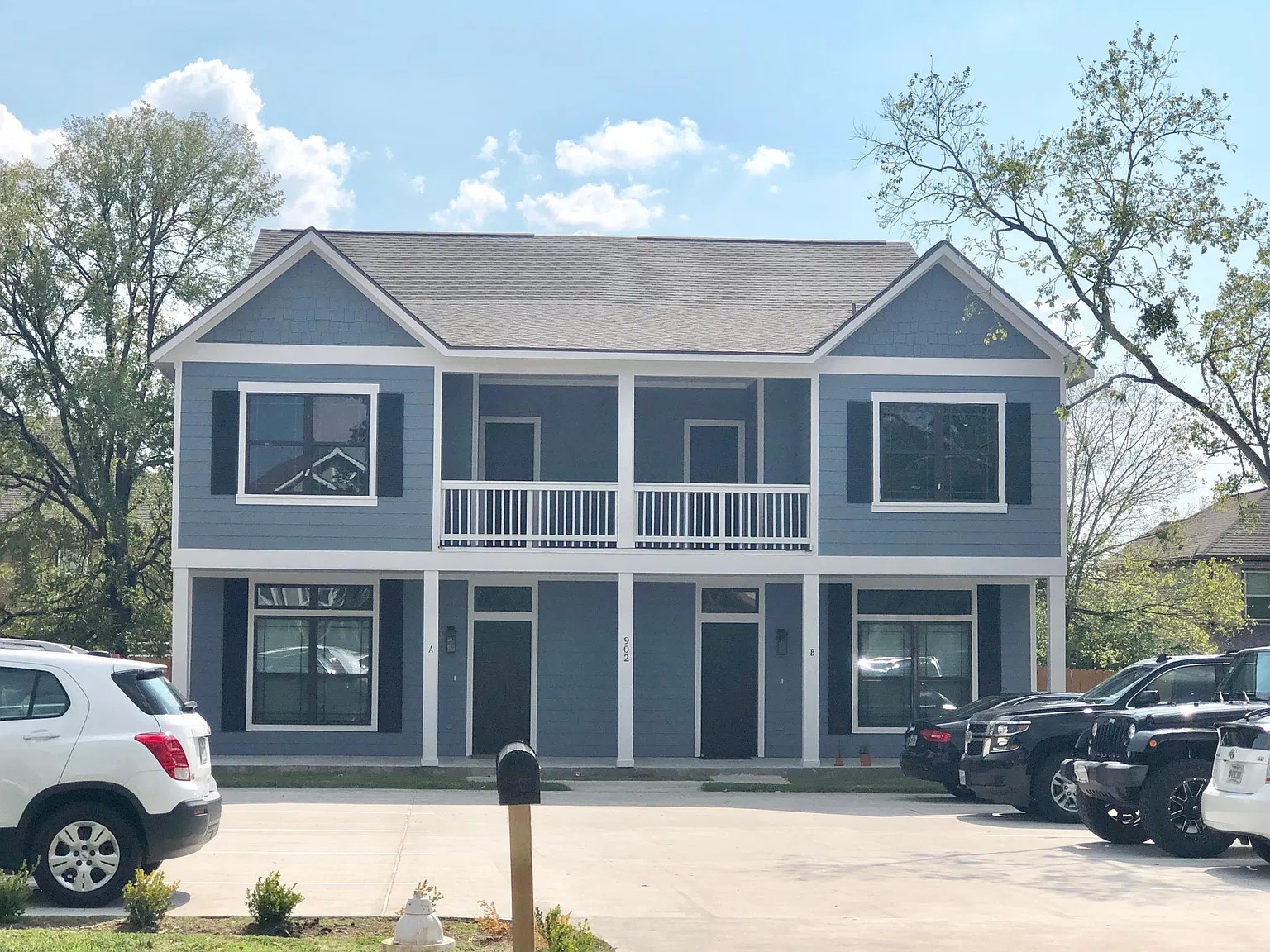 6 bed, 6.5 bath, 2400 sqft, $7,200 — Photo 4