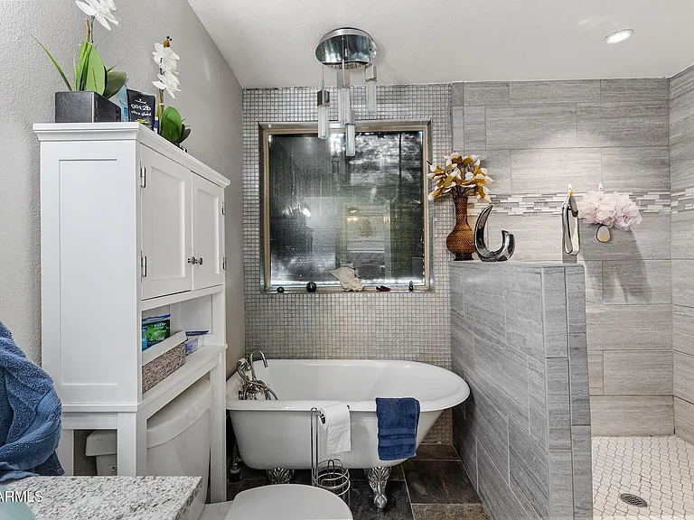 4716 W Christy Dr — Photo 27
