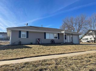 637 8th St, Adams, NE 68301