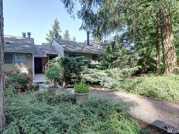 Secluded ground level condo, but in the heart of the city! Greenery abounds for privacy! Great walking score to Bella Bottega with restaurants, theatre and shops! Domesticated household pets are allowed! No rental cap, no Special Assessments & the complex is FHA approved! 