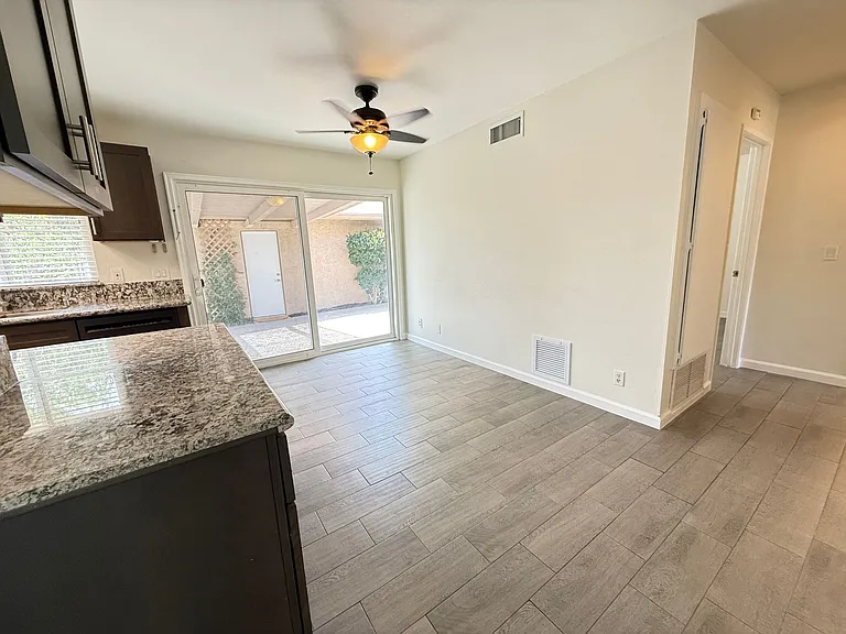 26180 Rainbow Glen Dr — Photo 6