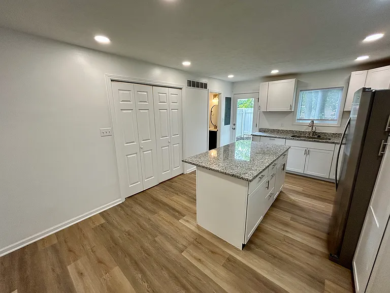1286 Stonegate Rd — Photo 8