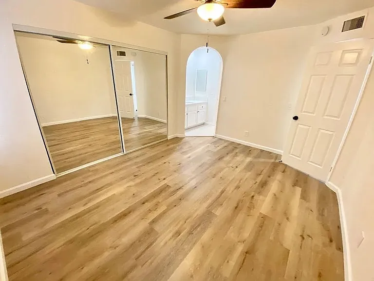 6033 Estelle St #10 — Photo 15