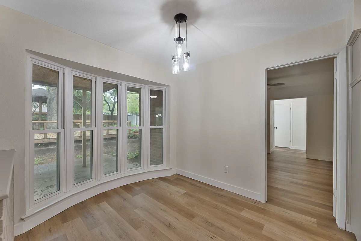 Building Photo - 5622 Woodhollow Dr