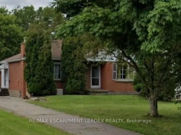 33 Stone Church Rd W, Hamilton, ON L9B 1A1