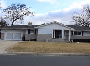 N89W17773 Martin Dr, Menomonee Falls, WI 53051