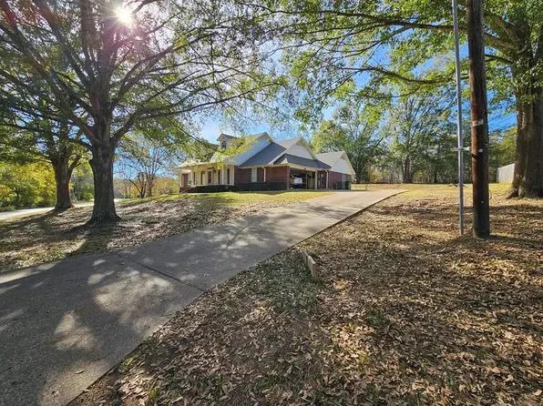 2001 Ventureview St, Palestine, TX 75803