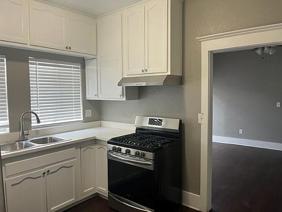 2nd image of 1435 Albany St #1435