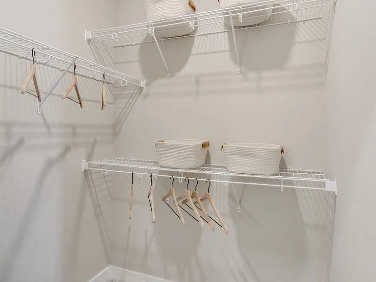 Cedar Main Bedroom Closet