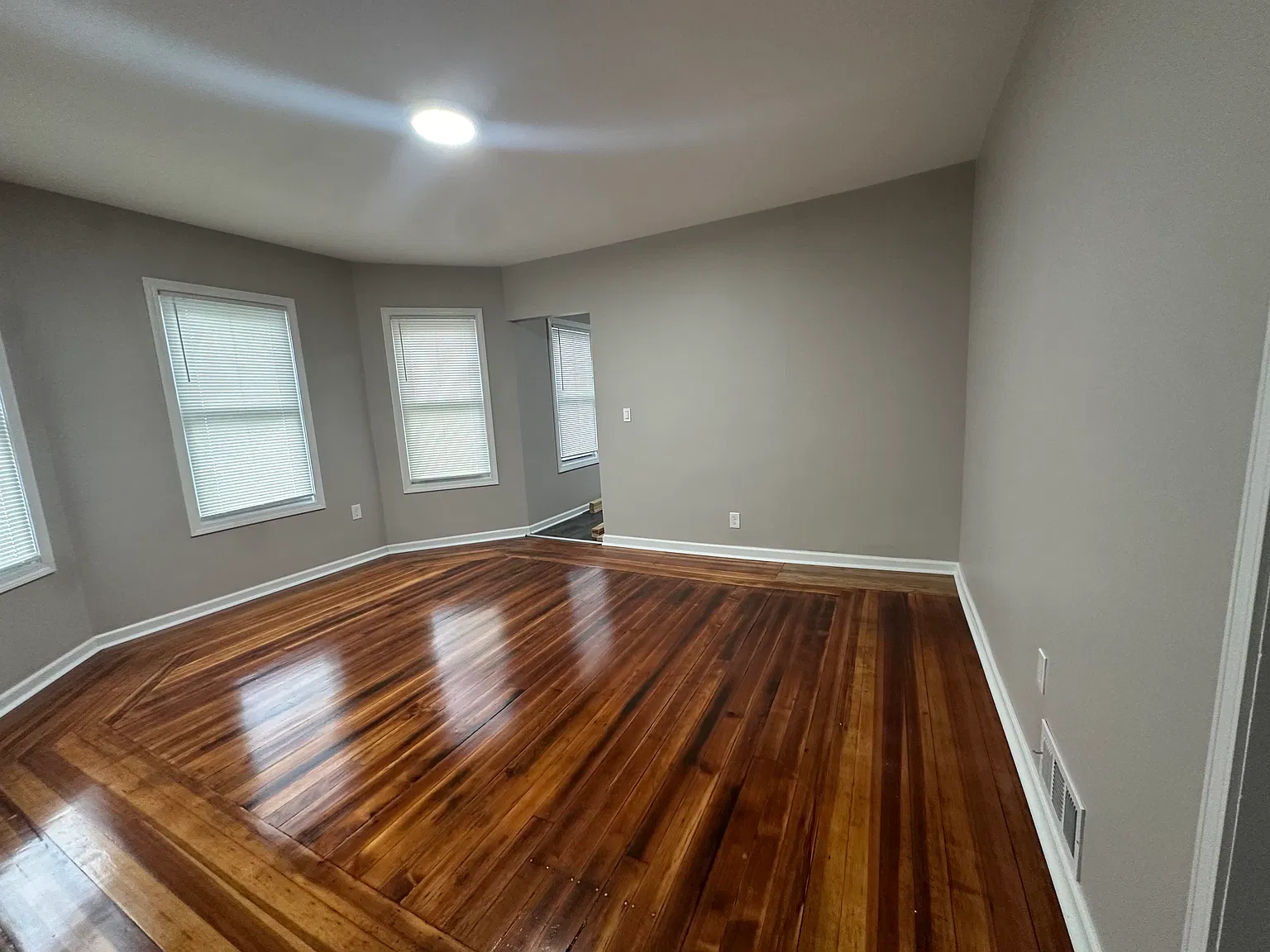 3 bed, 1100 sqft, $2,250 — Photo 4
