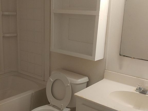 5th image of 134 Evangeline Dr #106