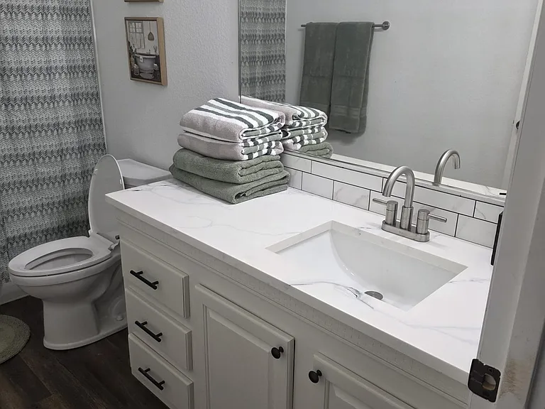 1302 N Alameda Rd — Photo 10
