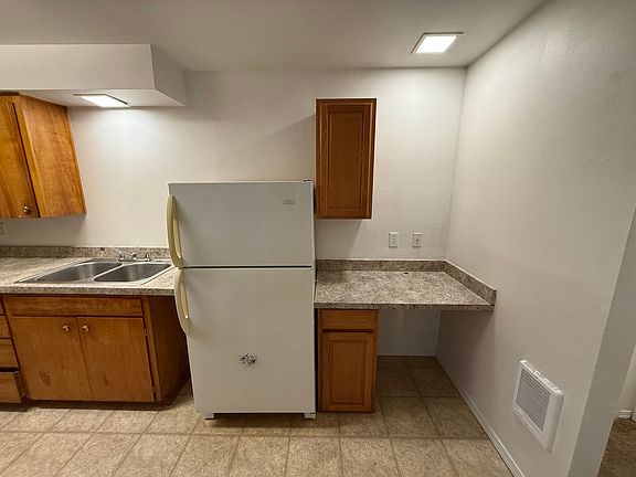 5th image of 943 E Augusta Ave #2