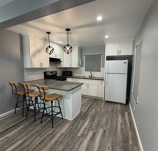 545 N Soldano Ave — Photo 3
