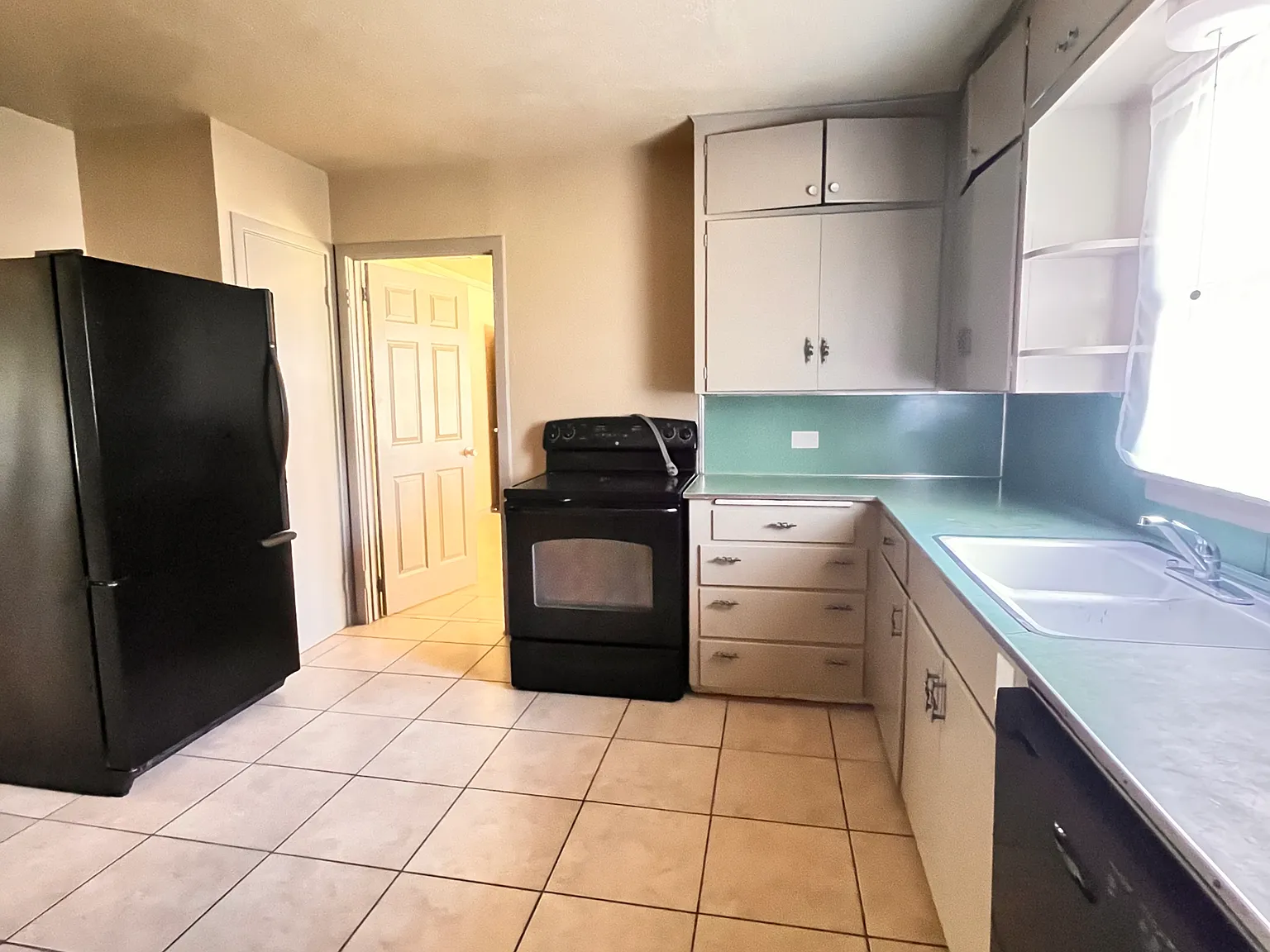 4 bed, 1.5 bath, 1260 sqft, $1,625 — Photo 1