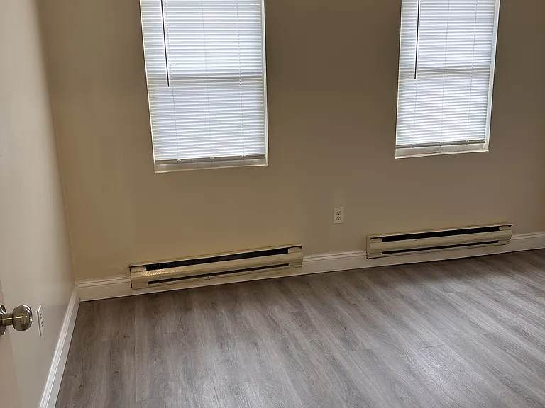 414 E 4th St #1 — Photo 3