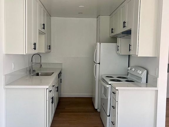 5th image of 2605 S Barrington Ave #2
