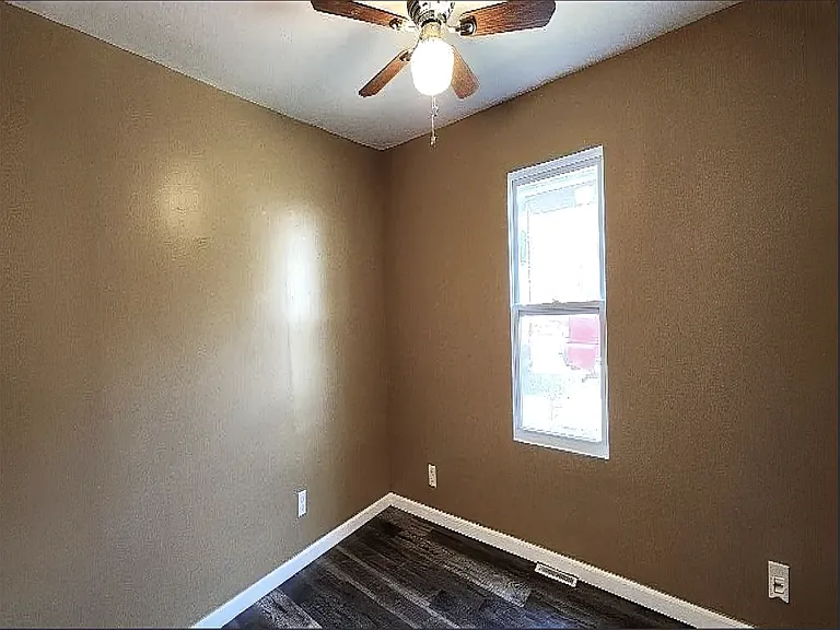 3213 Airway Ave — Photo 4