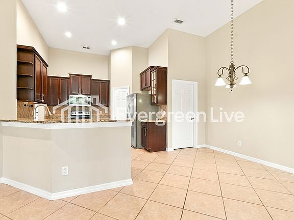 4th image of 1826 Palmerston Cir