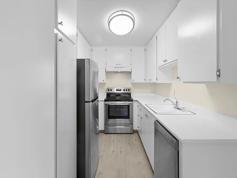 11677-11683 Goshen Ave. Los Angeles CA 90049 — Photo 20