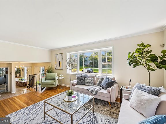 3rd image of 6002 Black Friars Cir