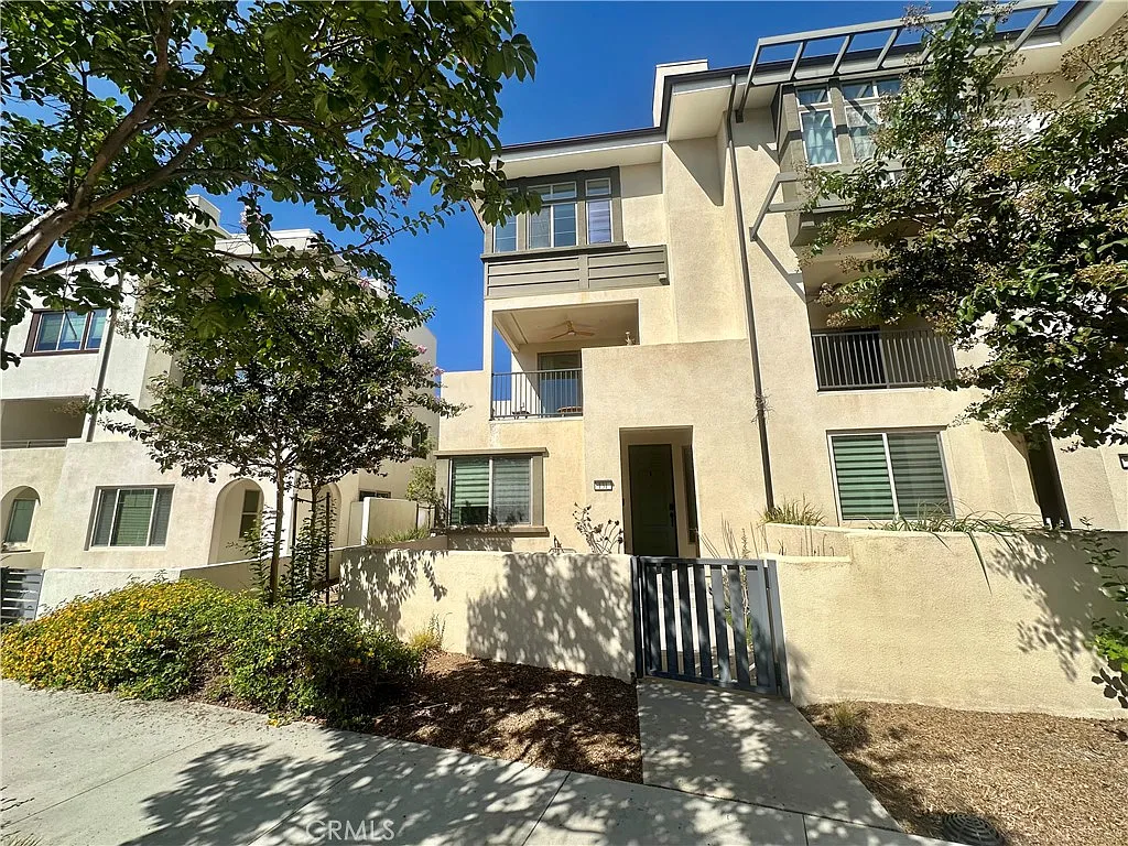 3 bed, 3.5 bath, 1932 sqft, $4,900 — Photo 1