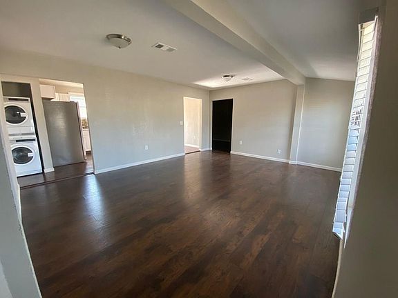 2nd image of 3621 Spruce Ave