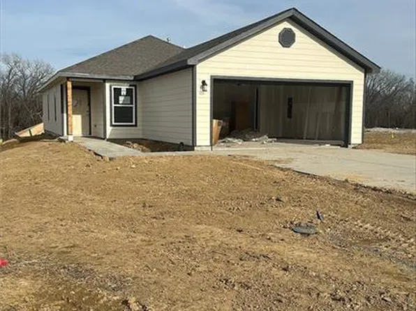 473 Rock Creek Dr, Tonganoxie, KS 66086