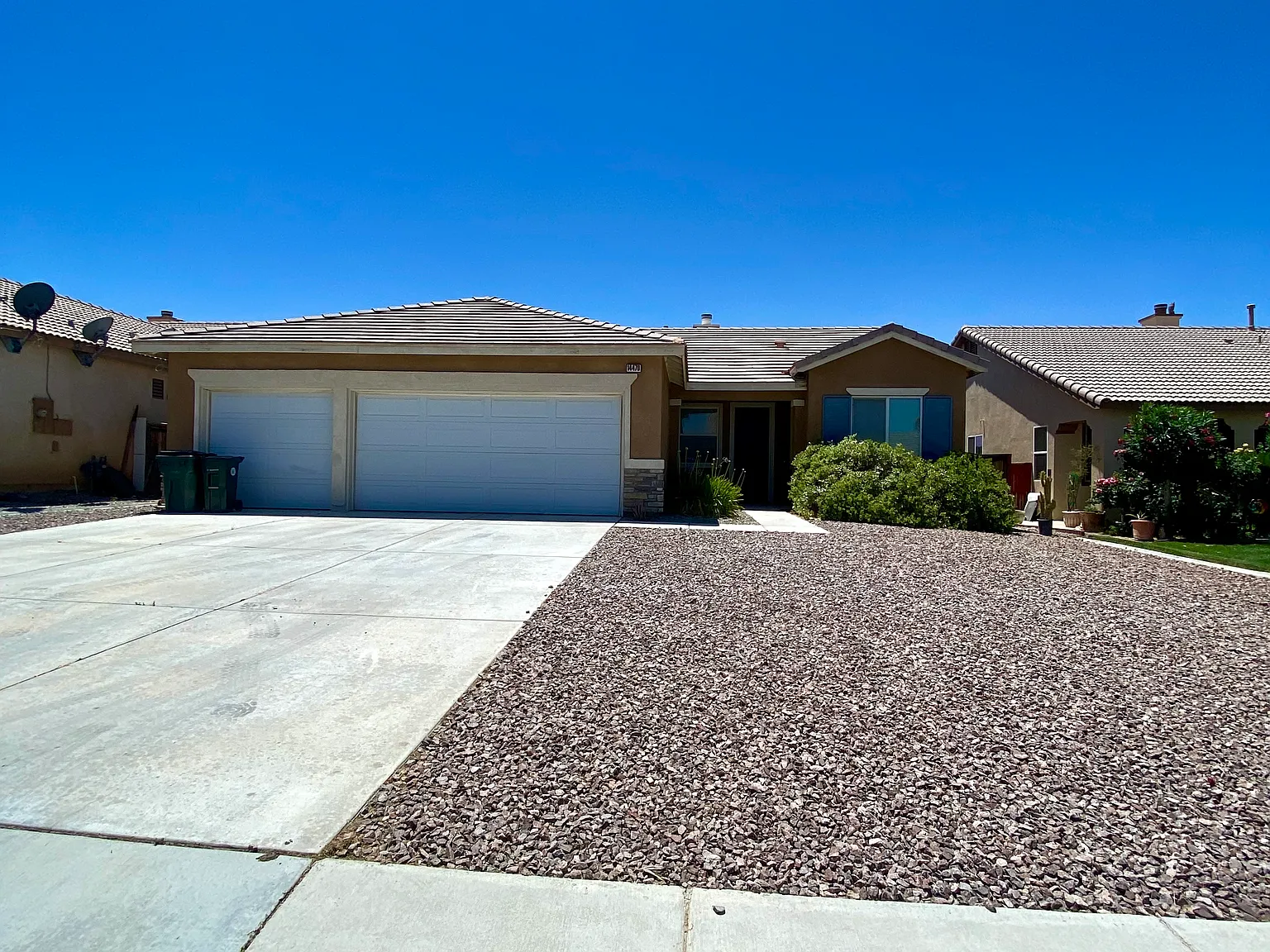 3 bed, 1479 sqft, $2,400 — Photo 1