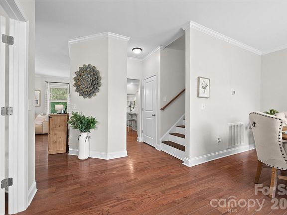 5th image of 2716 Barwick Ln