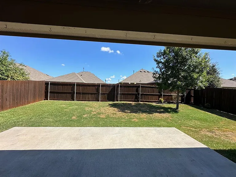1302 Deerfield Dr — Photo 11