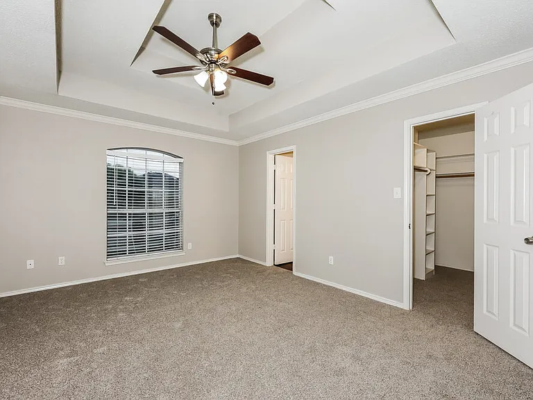 2844 Claremont Dr — Photo 9