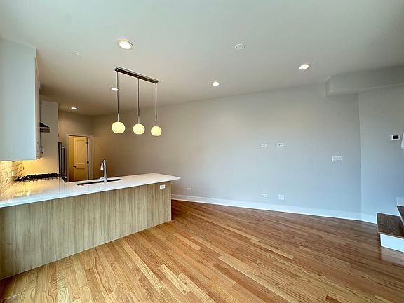 4th image of 1400 N Paulina St #B