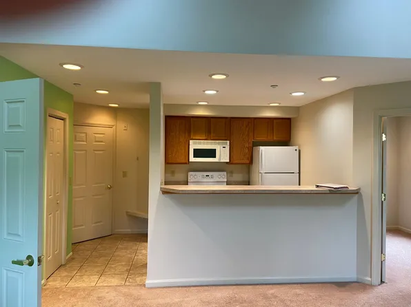 46 Barrister Dr #303, White River Junction, VT 05001