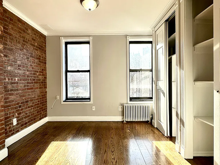 697 10th Ave #3FN — Photo 2
