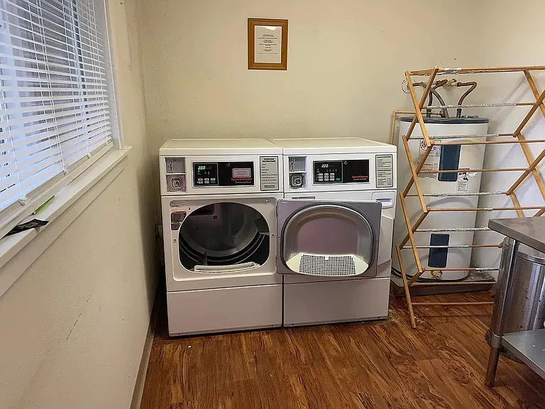 On-site laundry room with newer machines.