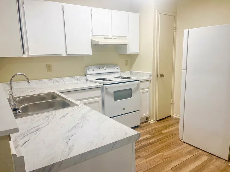 8873 Meadow Trce #8871 — Photo 7