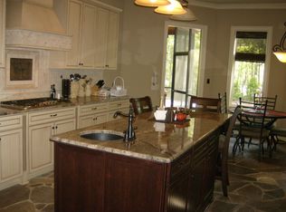 2111 Garden View Ln, Matthews, NC 28104