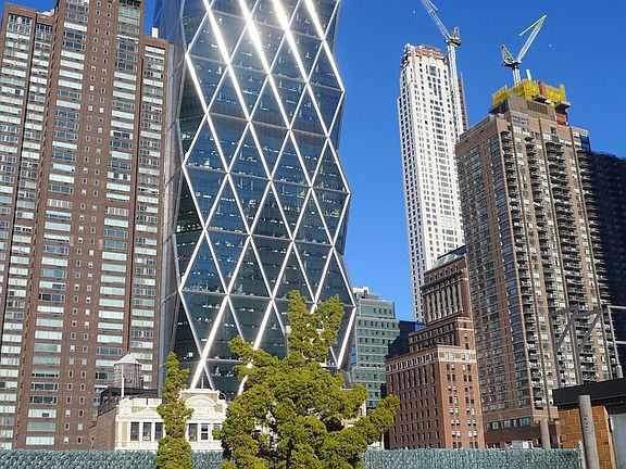 4th image of 321 W 54th St APT 612