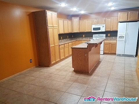 3rd image of 10796 Tyler Ct NE