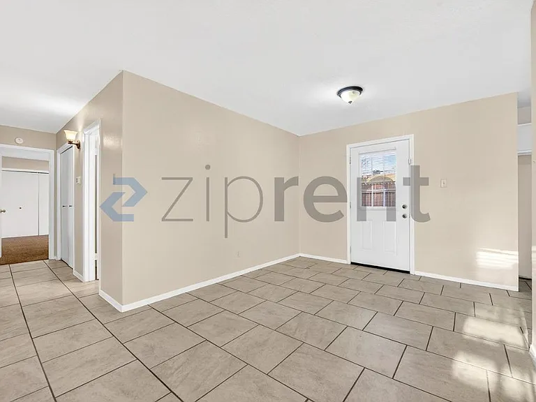 3225 Crites St #102 — Photo 15