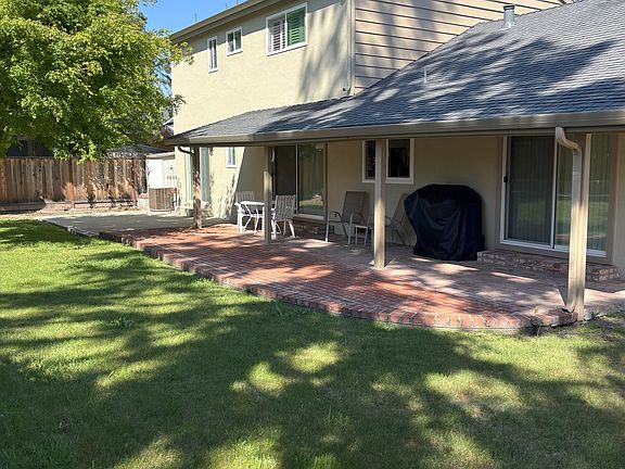 3rd image of 115 Medinah Pl
