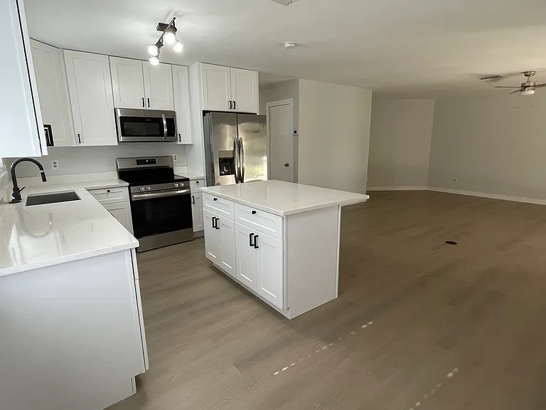 2546 Granada Ave #B — Photo 2