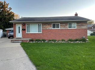 215 Edcliff Ct, Wyandotte, MI 48192