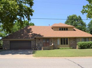 104 W Sunflower Ave, Augusta, KS 67010