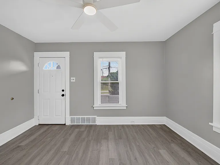 15008 Sylvia Ave #2 — Photo 4