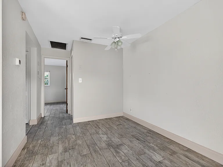 535 12th Ave NE #3 — Photo 8