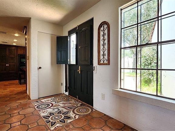 5th image of 121 W Sunflower Ave