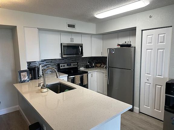 3rd image of 1801 N Flagler Dr APT 610